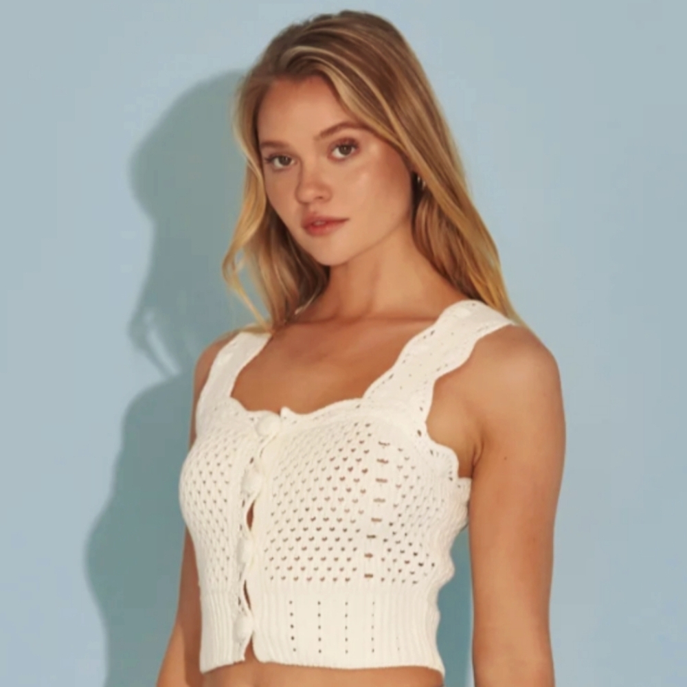 BNWT Scallop Detail Button Detail Knit Tank Top by English Factory